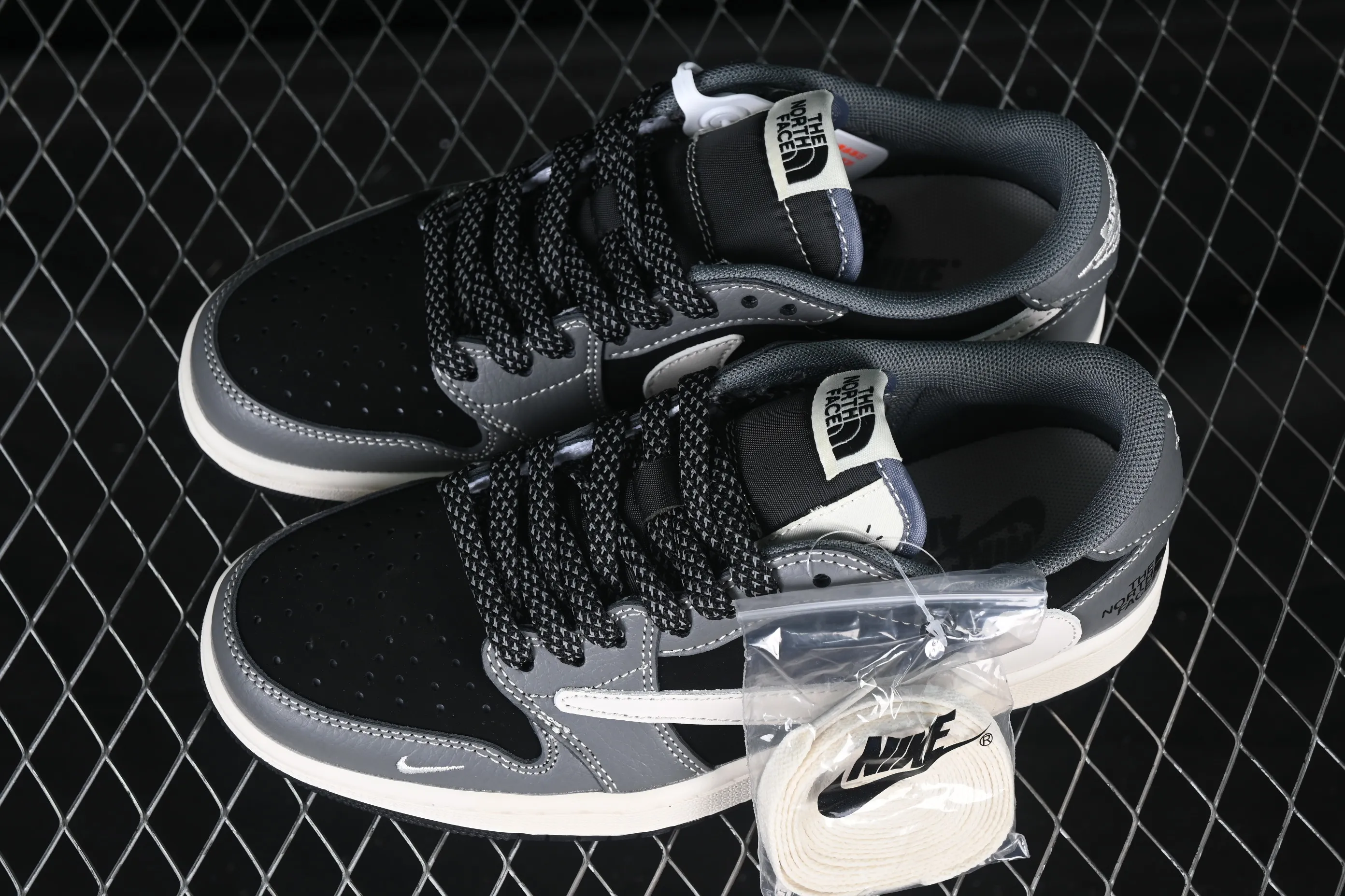 All categories Air Jordan Jordan series basketball shoes Air Jordan 1 Low High-end customized low-top sneakers Air Jordan 1 Low OG SP AJ1 Joe 1 North Face co-branded dark night black and gray low-top cultural casual sneakers XS6089-513
